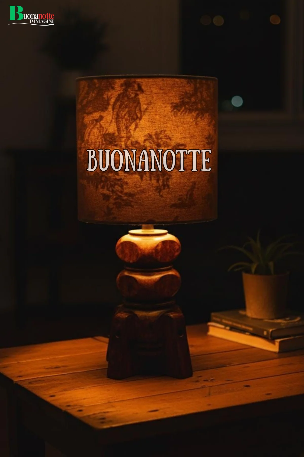 Nuovissimo buonanotte immagini recenti lampada vintage accesa su tavolino legno